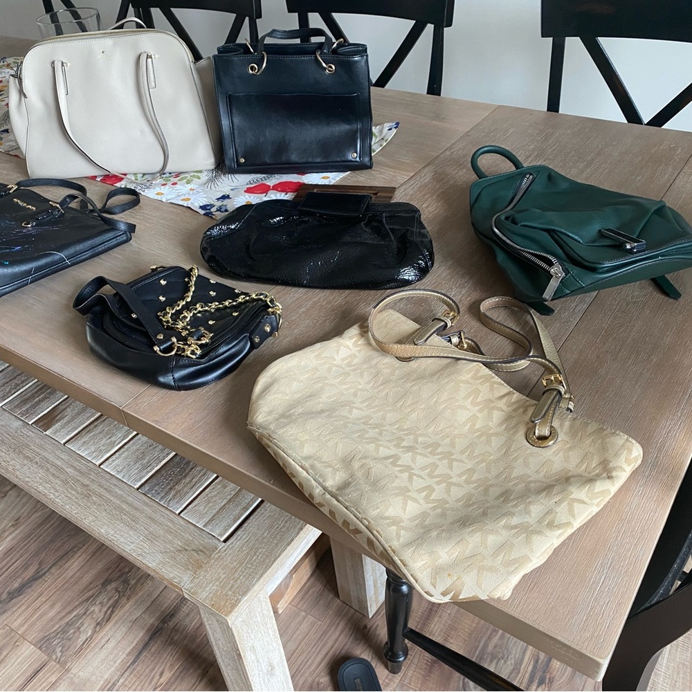 Lot of purses/7